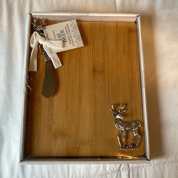 Bamboo serving board with spreader 7”x9” - Picture 3 of 7